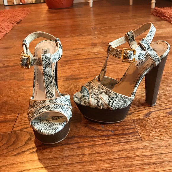 Steve Madden chunky heel, snakeskin pattern - Picture 1 of 4