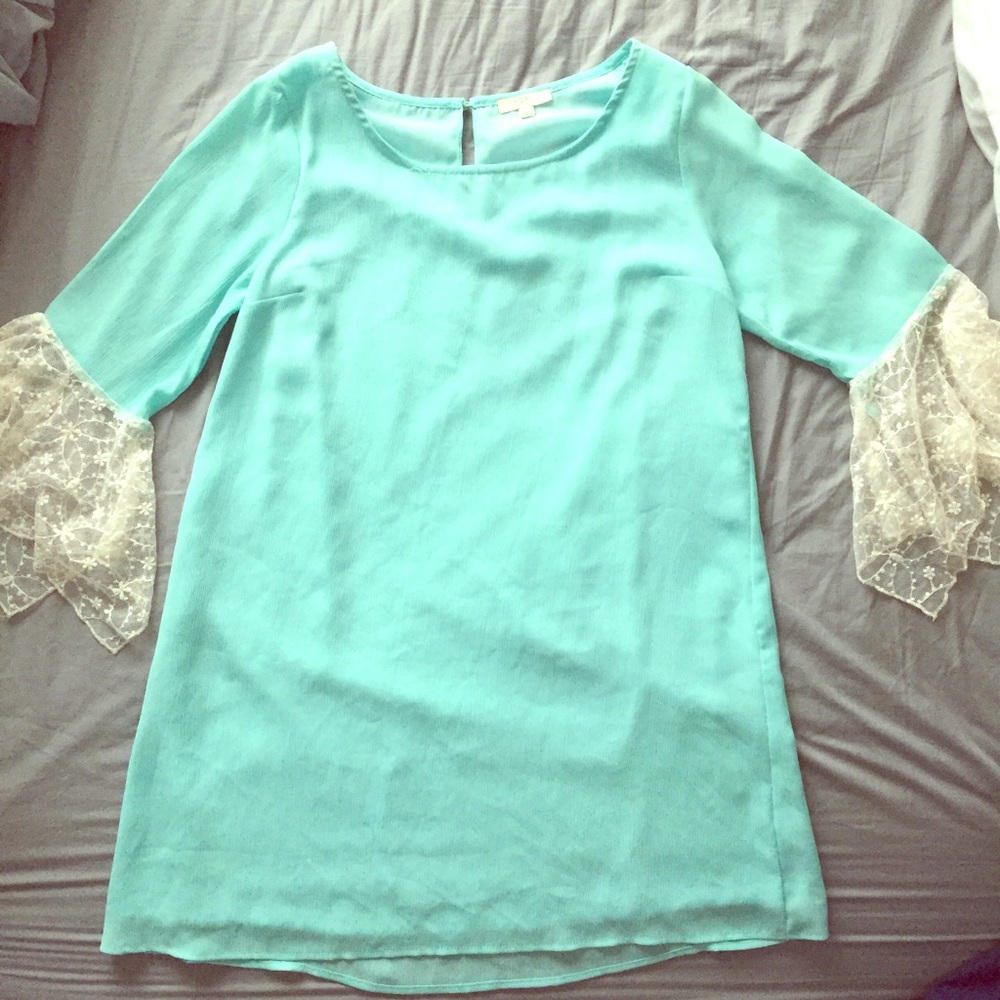 Teal light spring/summer boutique dress! 🌼