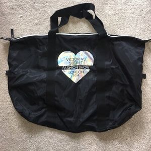 Victorias secret travel bag/tote wstorable pouch