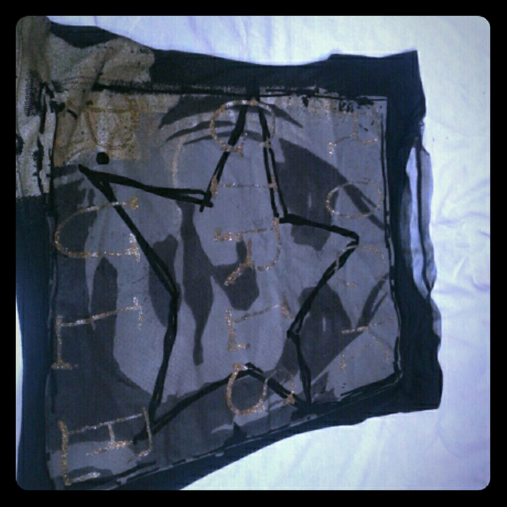 Black tee shirt