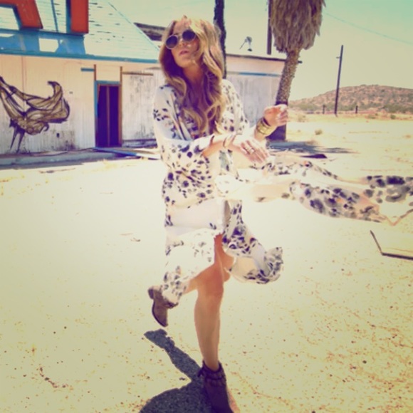 Long Floral Kimono - Picture 2 of 8