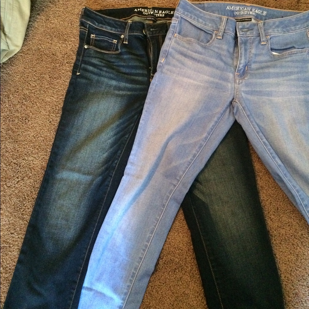 2 pairs of American eagle jeans