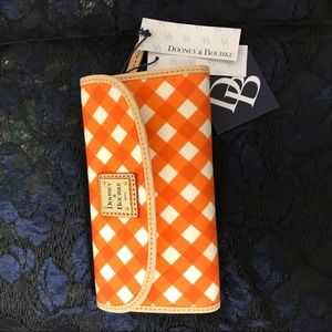 Dooney & Bourke wallet