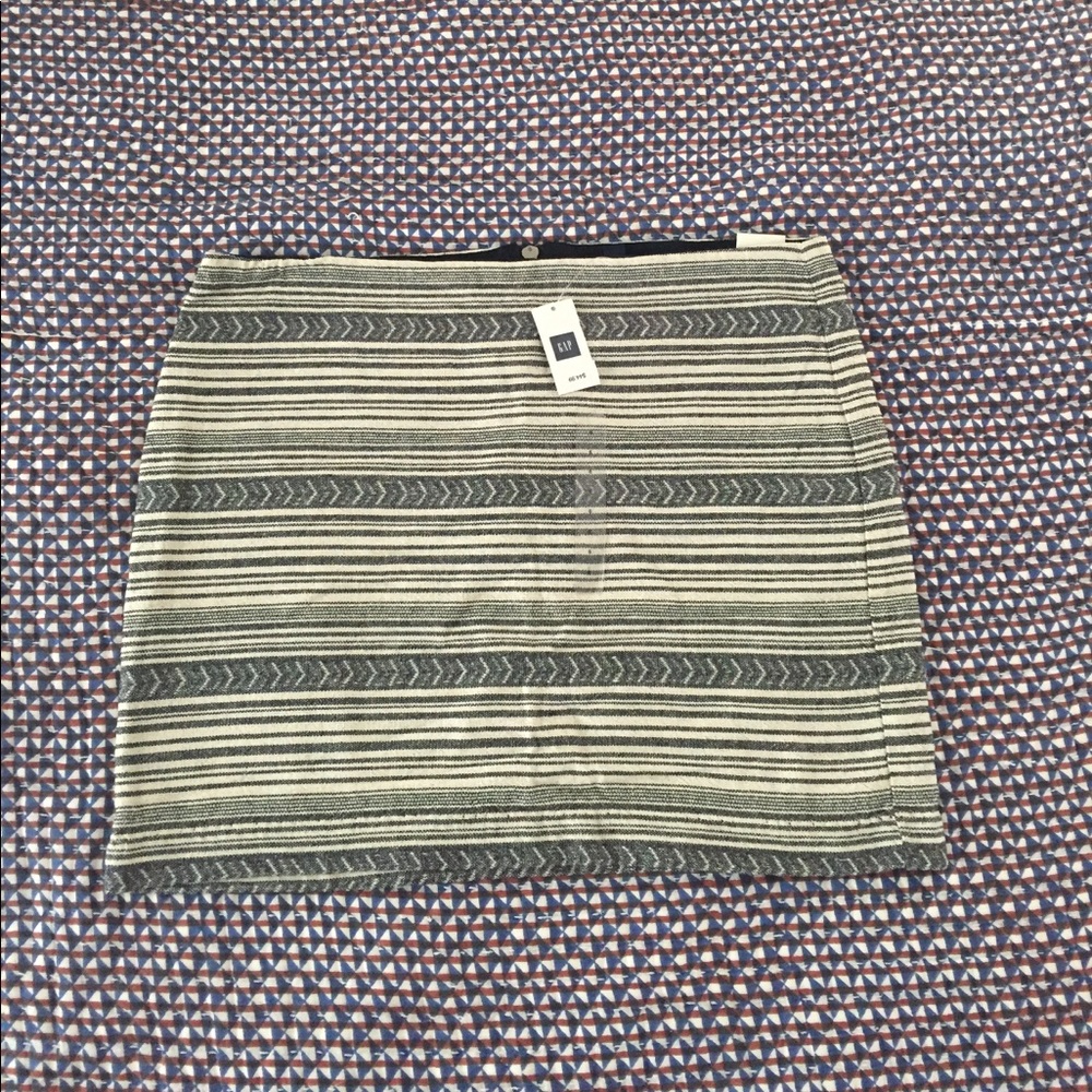 Gap skirt