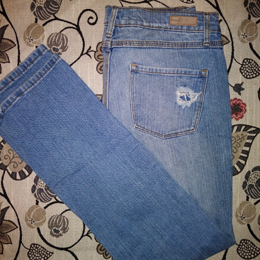 SOLD 🌟Lola Distressed Jeans🌟