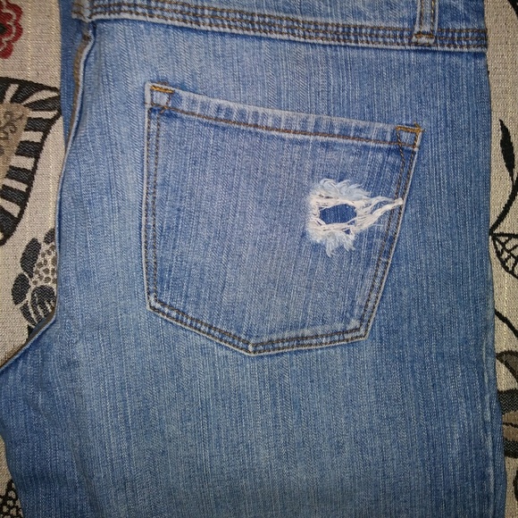 SOLD 🌟Lola Distressed Jeans🌟 - Picture 2 of 5