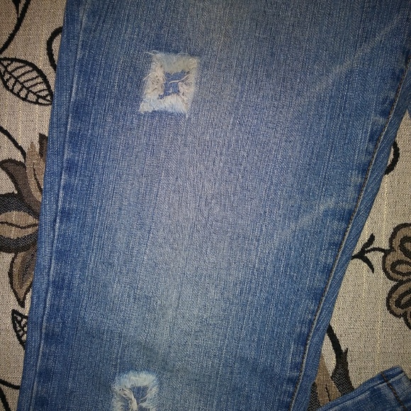 SOLD 🌟Lola Distressed Jeans🌟 - Picture 5 of 5
