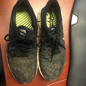 NIKE trimming shoes