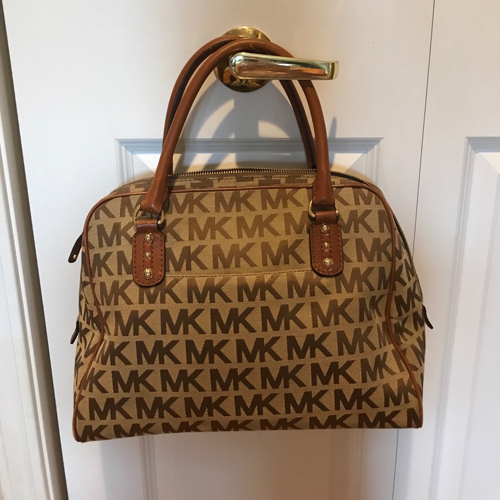Michael Kors Lg Satchel!