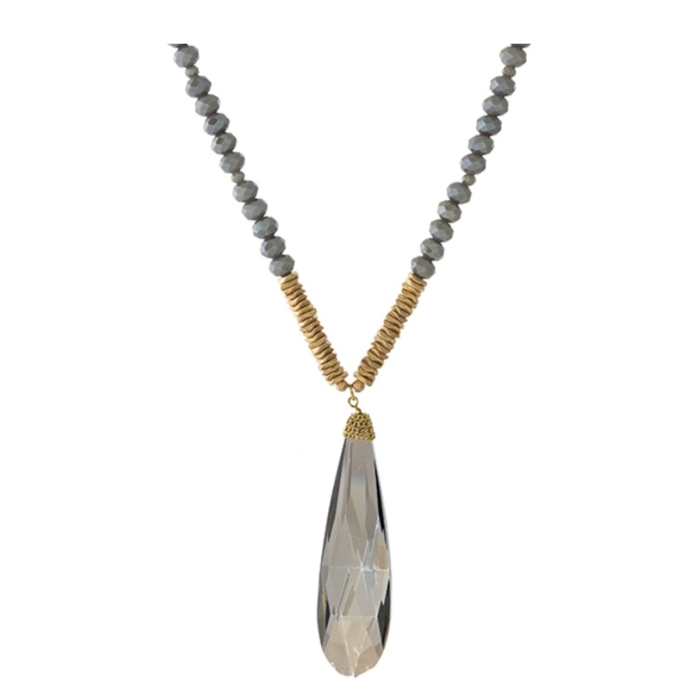 NWT - Beaded pendant necklace