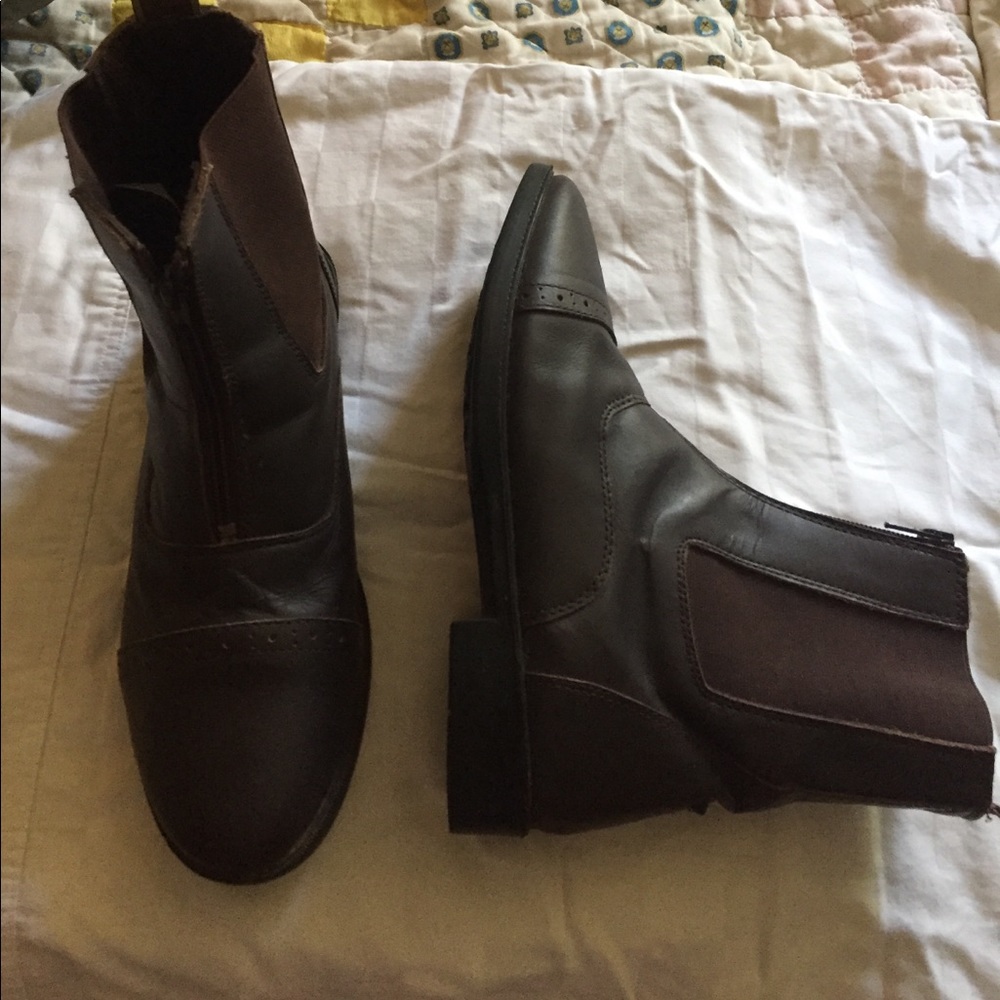Size 9 paddock boots. Only worn a couple times.