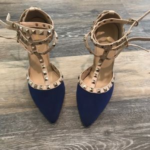 Blue suede pumps!💙