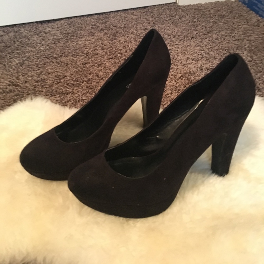 Black velvet heels