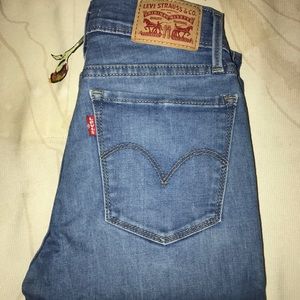 Super skinny Levis jeans