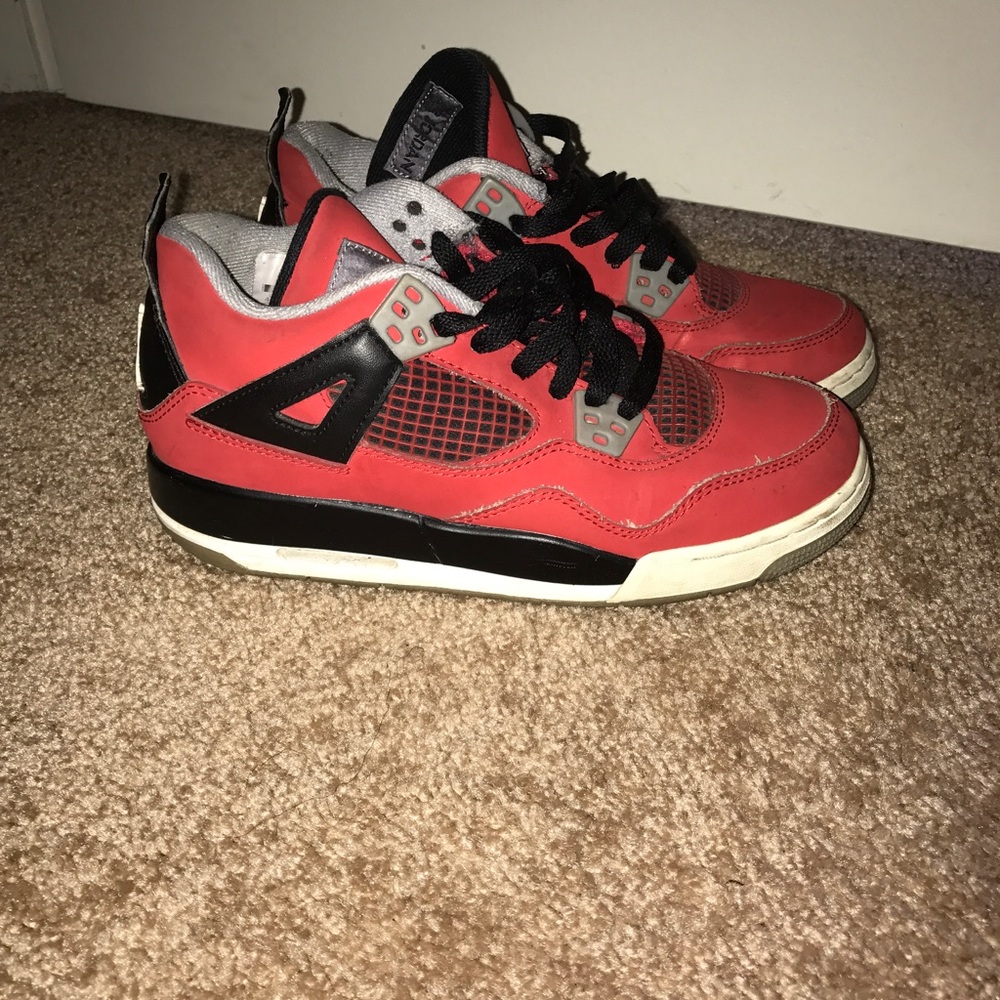 Jordan 4s