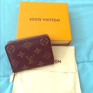 Louis Vuitton zippy coin purse