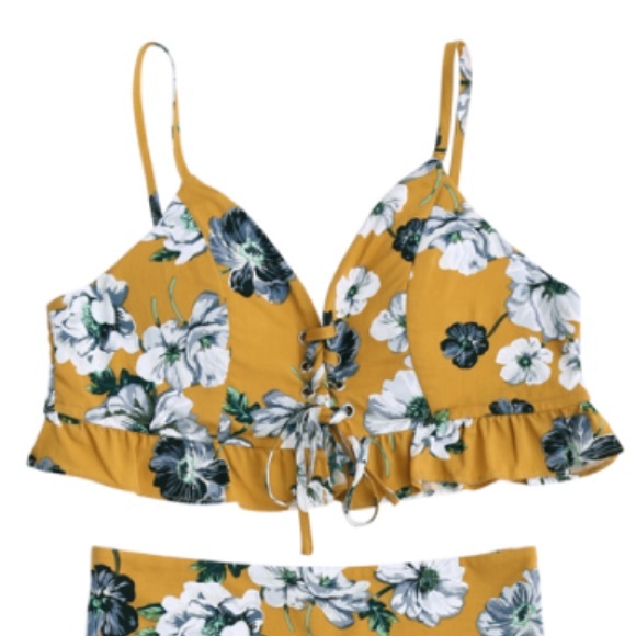 ‼️LAST Floral Ruffle Cropped Lace Up Top and Short - Picture 2 of 5