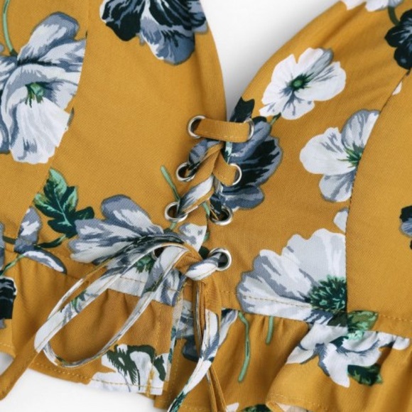 ‼️LAST Floral Ruffle Cropped Lace Up Top and Short - Picture 3 of 5