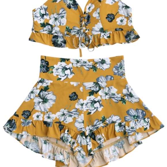 ‼️LAST Floral Ruffle Cropped Lace Up Top and Short - Picture 5 of 5