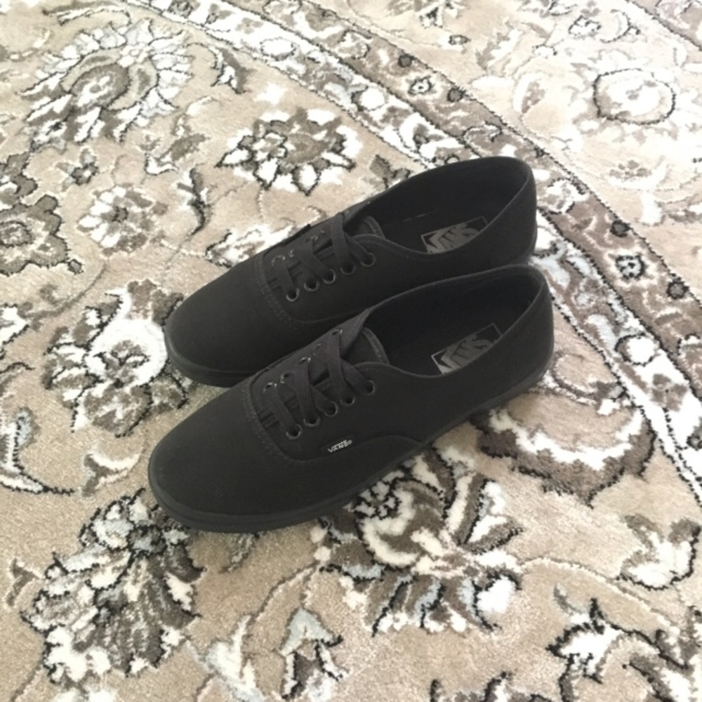Black Vans🌼