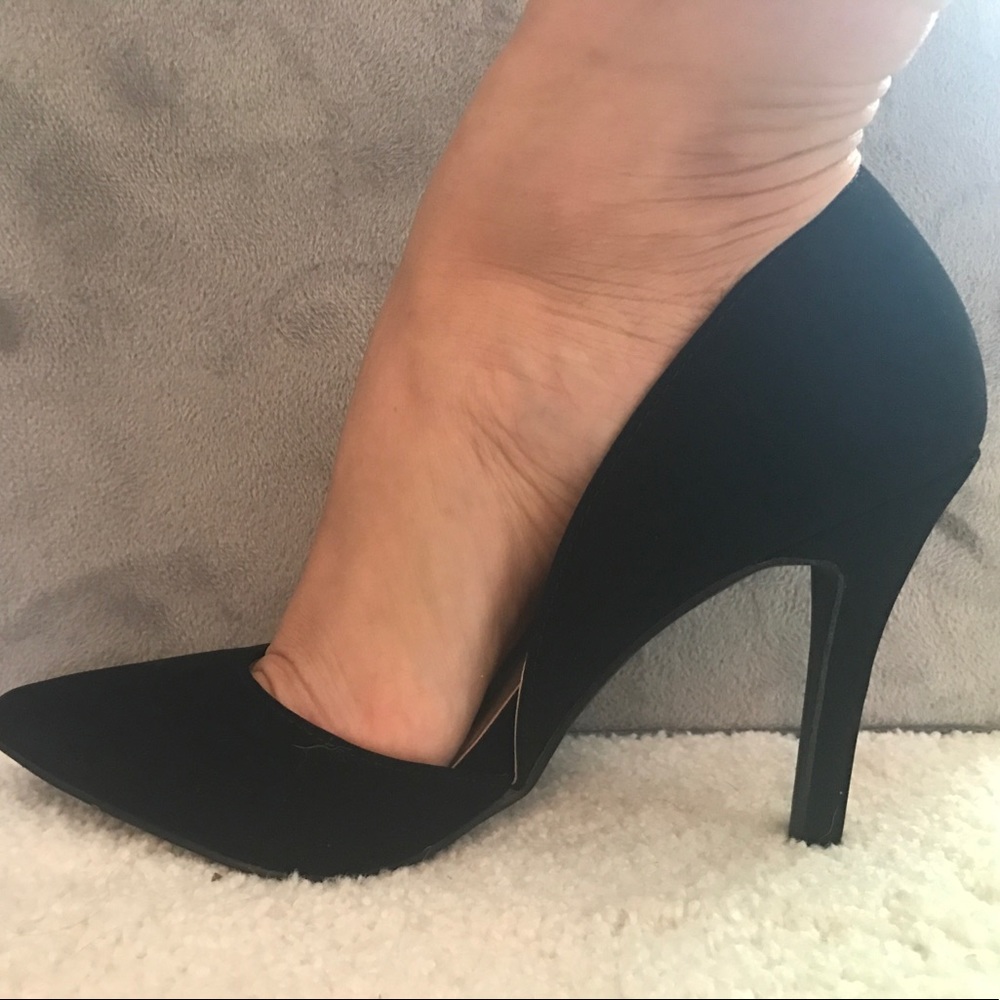 Classic sexy black stilettos