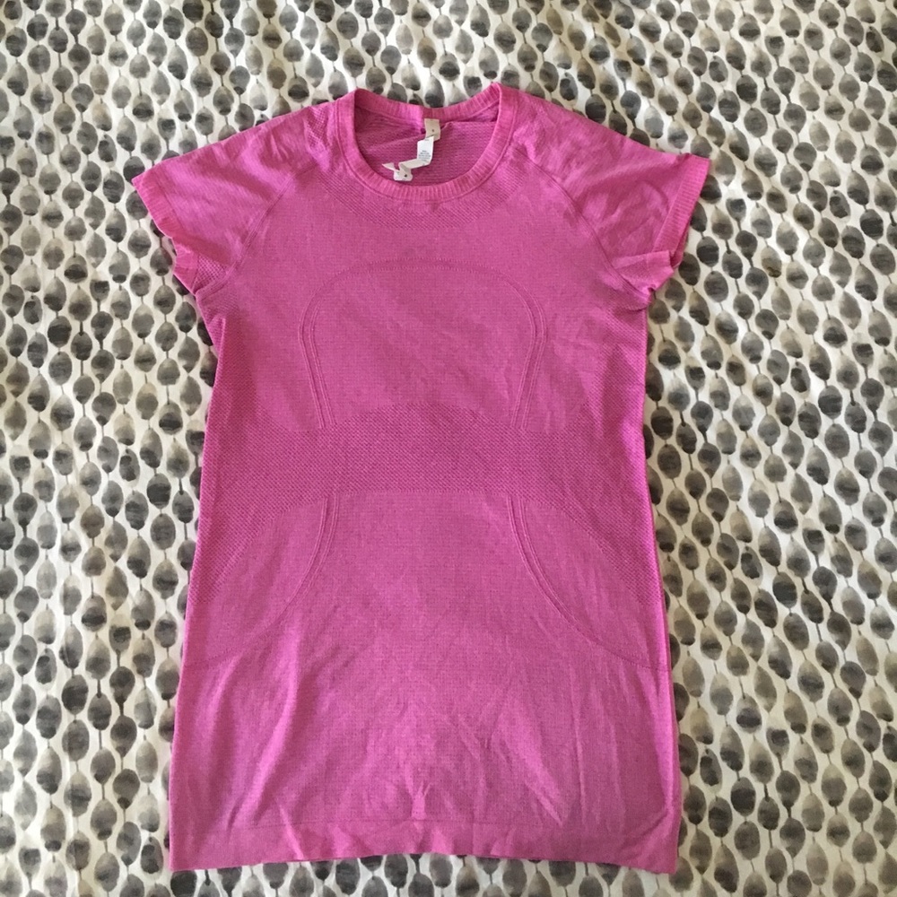 Lululemon pink shirt