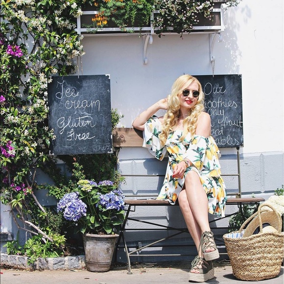 πΌ βΌοΈLASTβΌοΈ Off Shoulder Lemon Dress - Picture 5 of 6