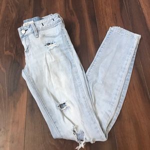 Distressed skinny jeans