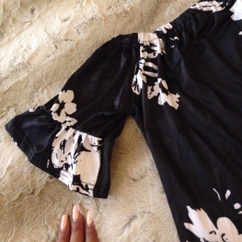 Restocked! Sexy  & Flirty Off Shoulder Boho top - Picture 4 of 4