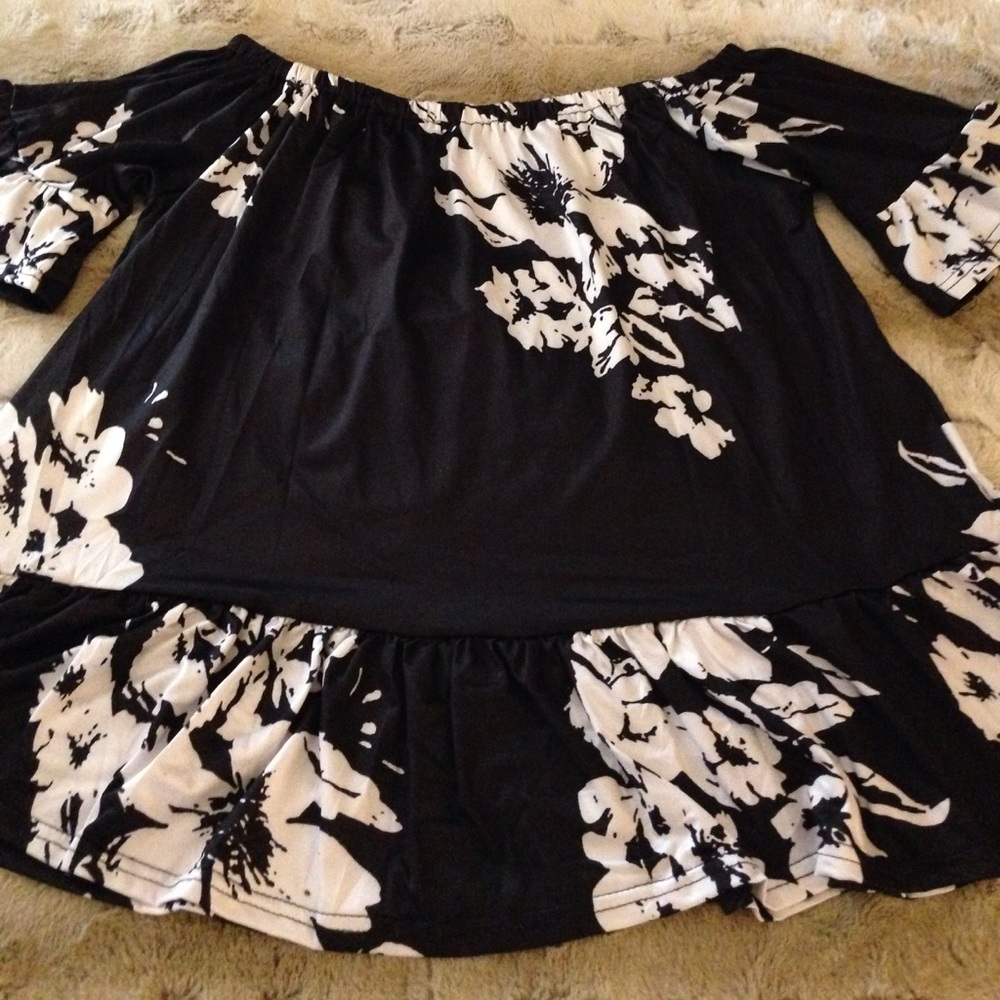 Restocked! Sexy  & Flirty Off Shoulder Boho top - Picture 3 of 4