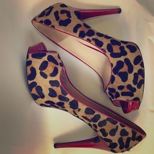 Women's size 9 leopard print GUESS heels