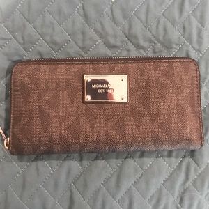 MICHAEL KORS BLACK WALLET!!!