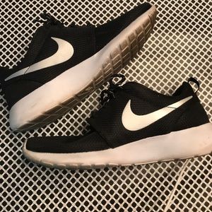 Women's Nike Roshes