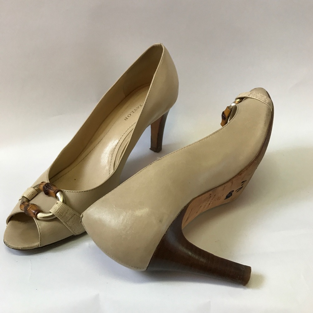 Women's ANN TAYLOR nude heels size 6.5