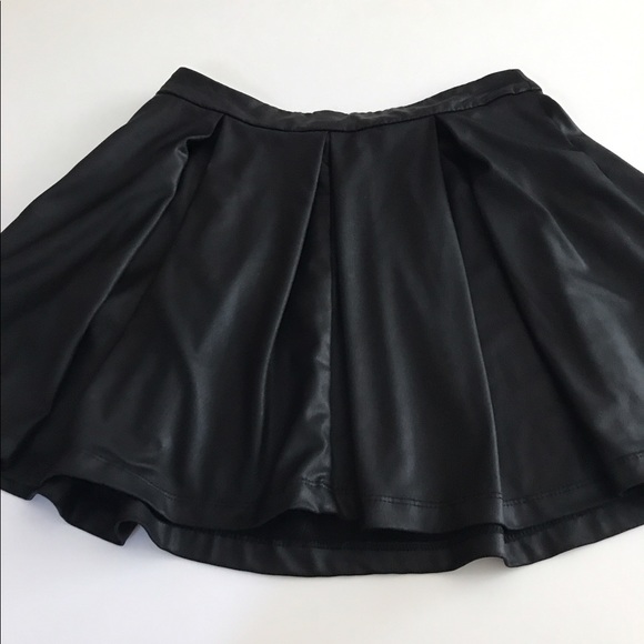 Black Leather Skater Skirt - Picture 5 of 5
