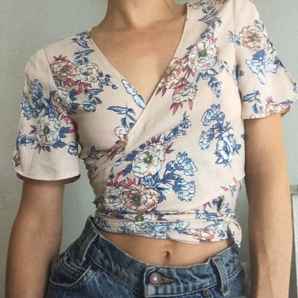 Flynn Skye Tops - Wrap Crop Floral Top