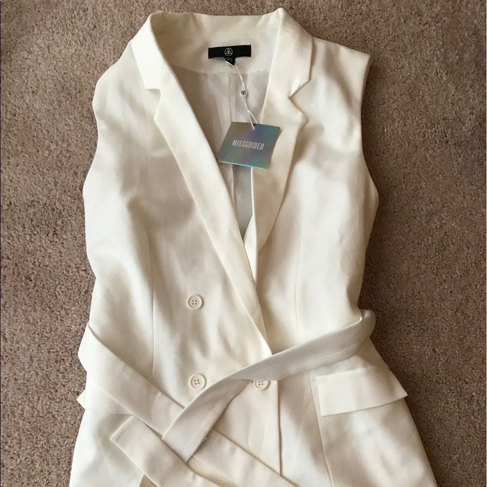 Missguided Sleeveless Belted Vest