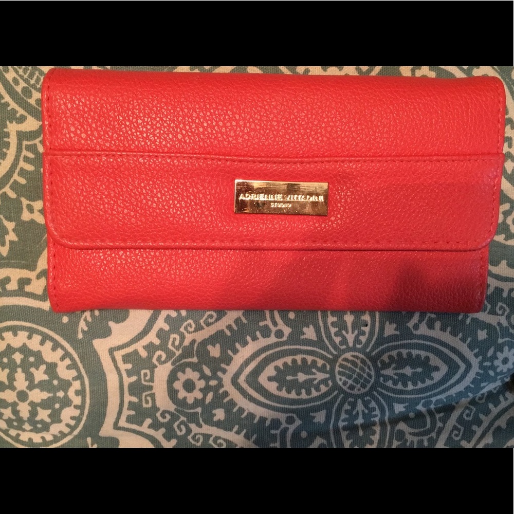 Adrienne vittadini wallet