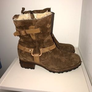 Tan ugg boots with small heel