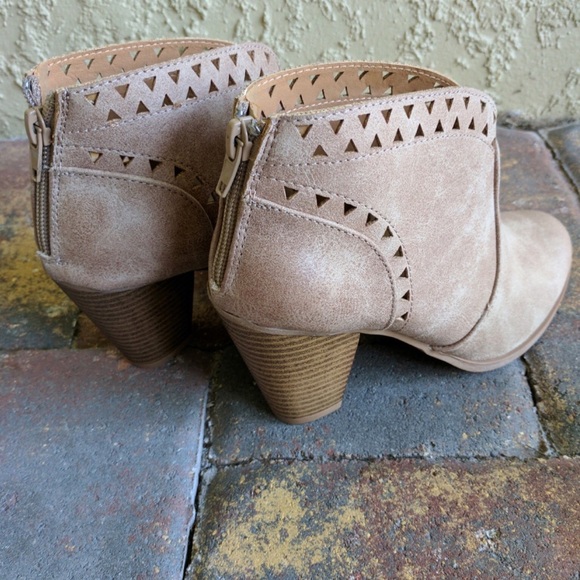 Last❣️Taupe Laser Cutout Ankle Booties - Picture 3 of 3