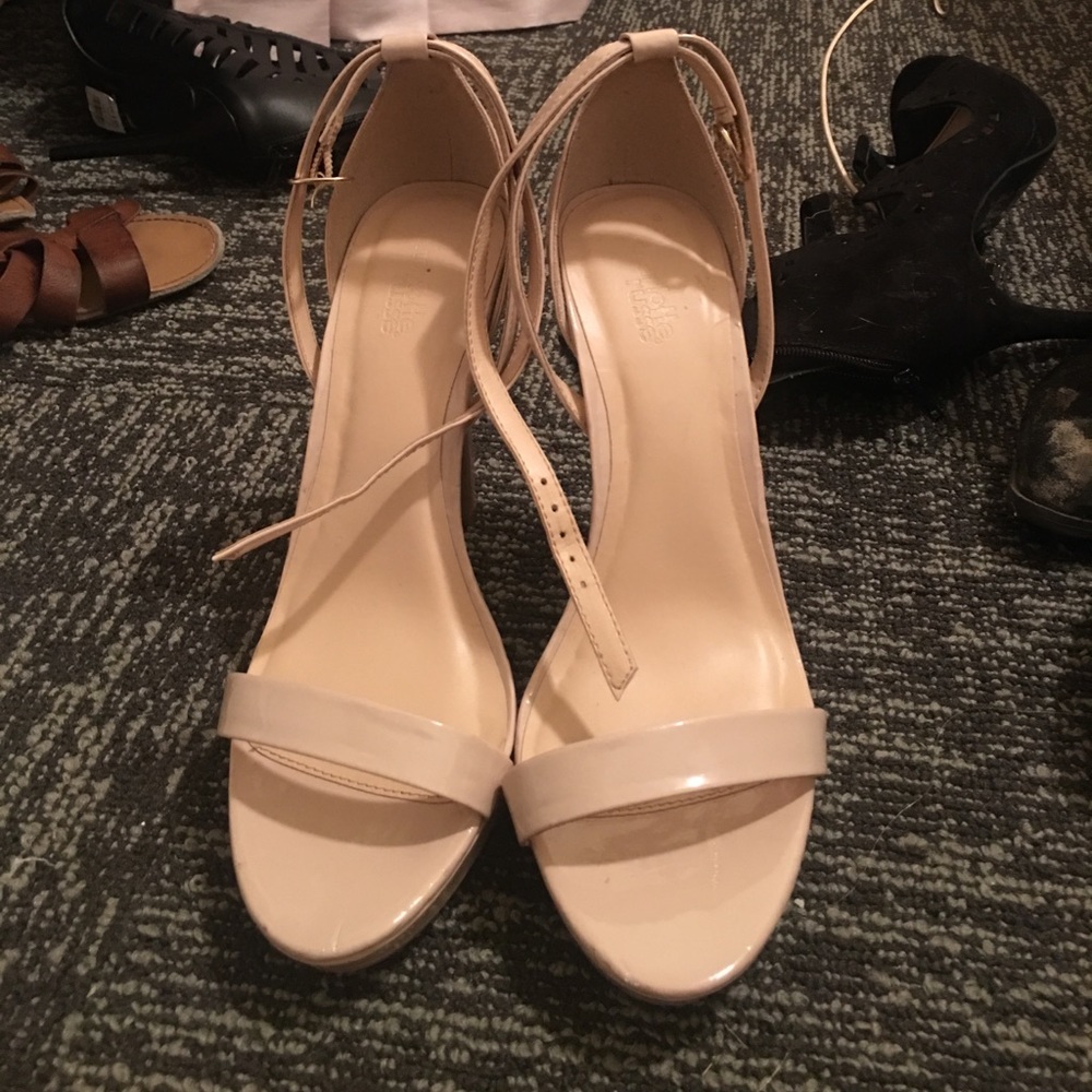 Brand new size 8 ankle strap nude heels