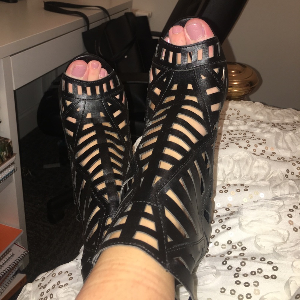 Brand new size 8 cut out heels