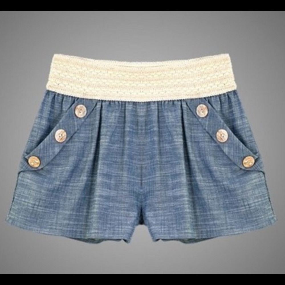 Button shorts with lace waist