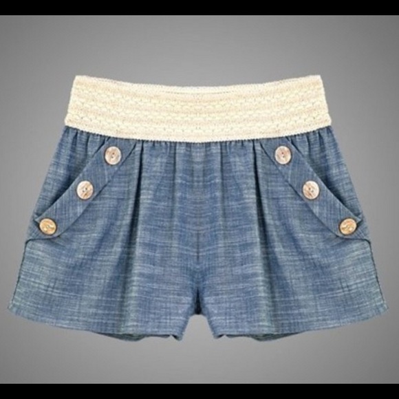 Pants - Button shorts with lace waist