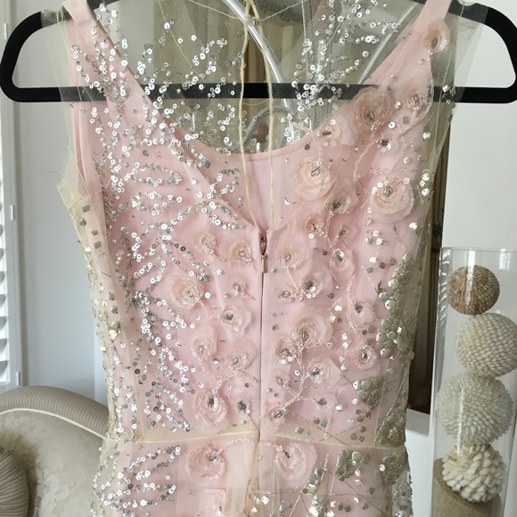 Oscar de La Renta gown - Picture 4 of 10