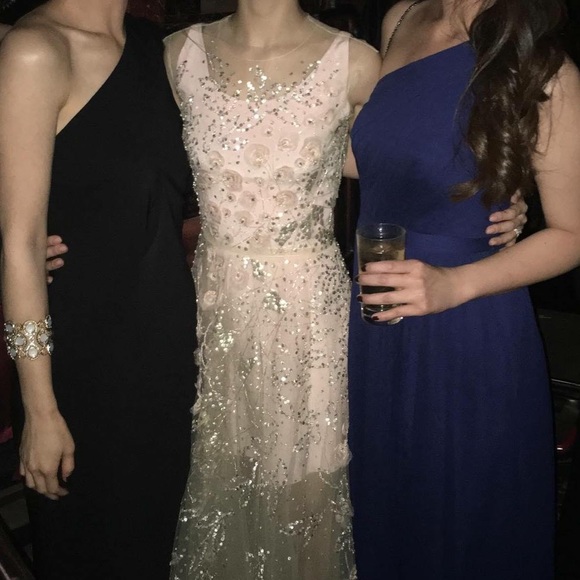 Oscar de La Renta gown - Picture 8 of 10