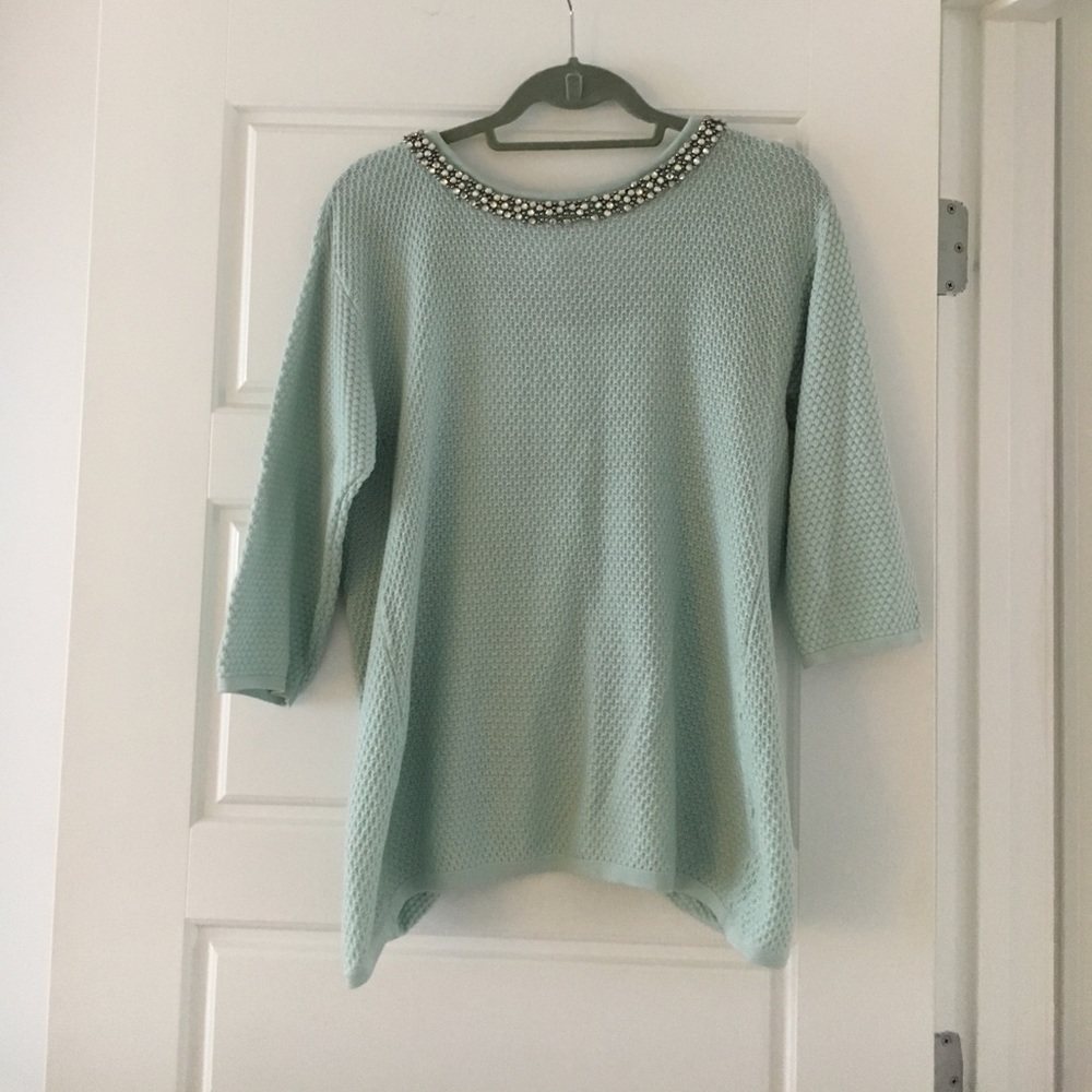 Hinge sweater with fun back