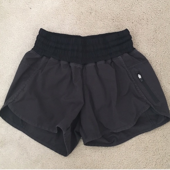 lululemon athletica Pants - LULULEMON Tracker shorts