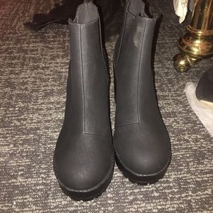 H&M brand new chunky booties black-pleather 7