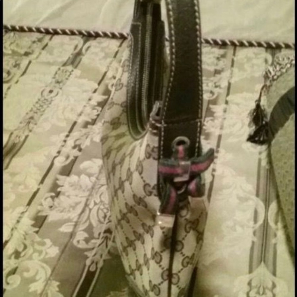 Authentic Gucci - Picture 4 of 5